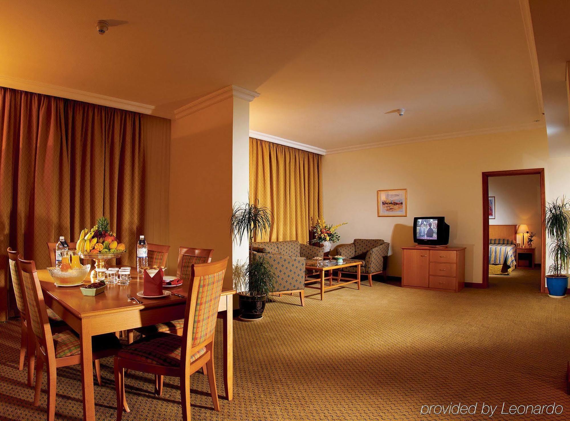 Swiss-Belhotel Sharjah Room photo